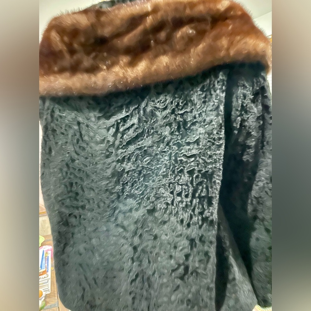 **Dreamy Winter Reversible Fur Crop Coat** - Picture 2 of 8